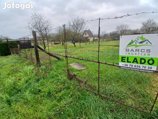 Hétvégi telek, gyümölcsössel eladó!