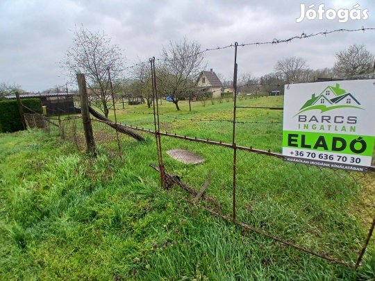 Hétvégi telek, gyümölcsössel eladó!