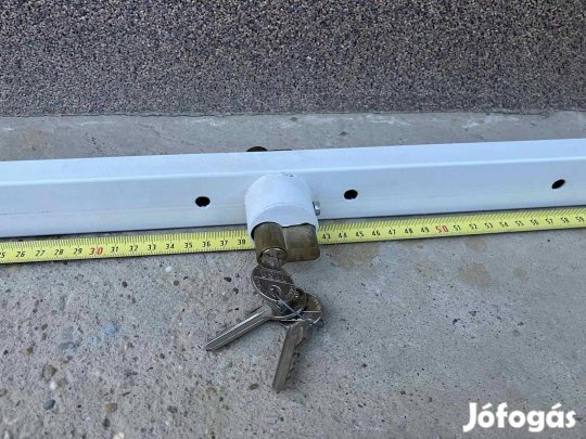 Hevederzár betéttel