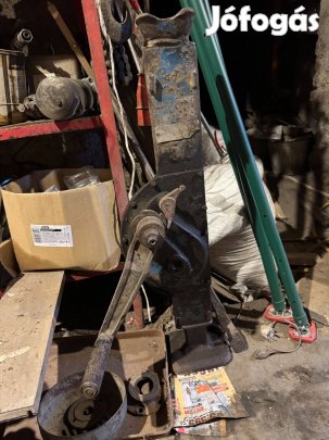 Hévér-fogasleces emelő-5 tonnás