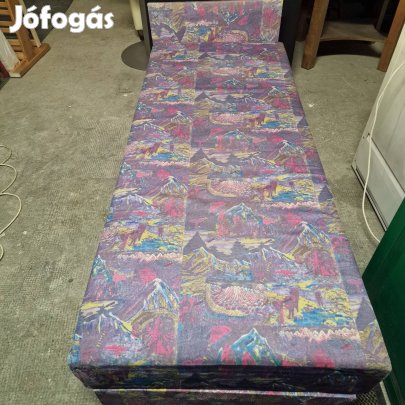 Heverő ágyneműtartós. Szép állapotban.