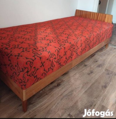 Heverő,heverők ágyneműtartós.Szép állapotban!
