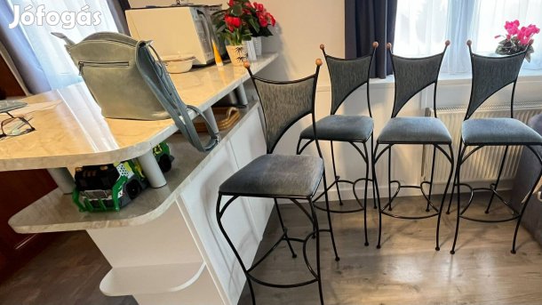 Hévízen eladó bárszékek