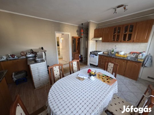 Hévízen világos, tágas téglalakás eladó