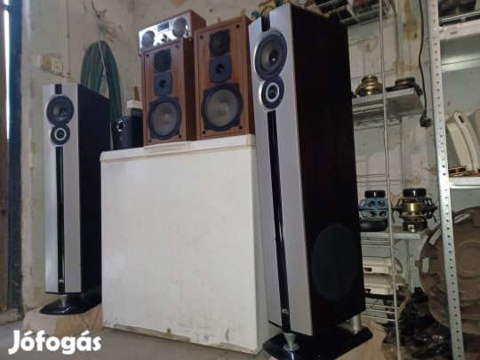 Hiányos nagy hangfalpár.