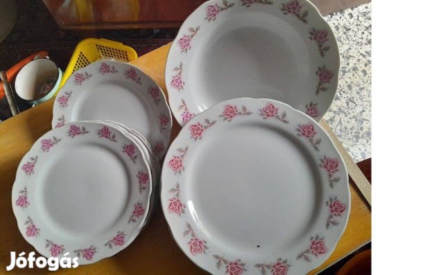 Hiányos tányér készletből külön 1-2 db is eladó 500 ft/db Személyesen
