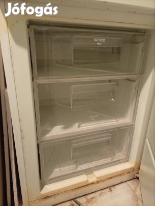 Hibás Electrolux hűtő fagyasztó A++