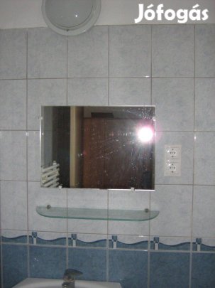 Hibátlan 55 x 40 cm-es tükör üveg polccal eladó