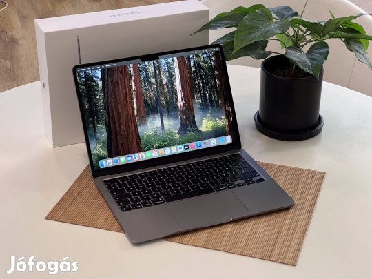 Hibátlan MacBook Air 2022 M2 13 256GB 8GB 2 ÉV Garanciával