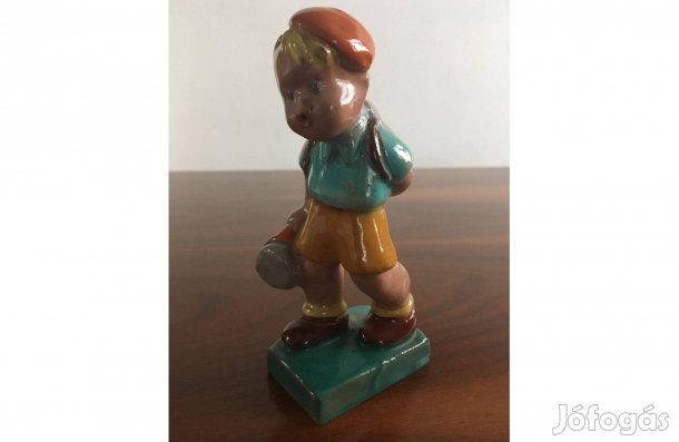 Hibátlan, retro, vintage Komlós kerámia kisfiú szobor hátizsákkal
