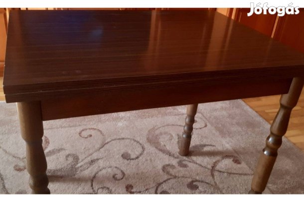 Hibátlan állapotú bővíthető étkezőasztal