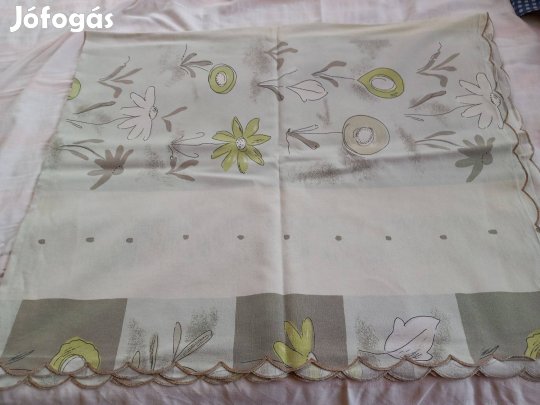 Hibátlan asztalterítő vászon hímzett széllel 120x140cm
