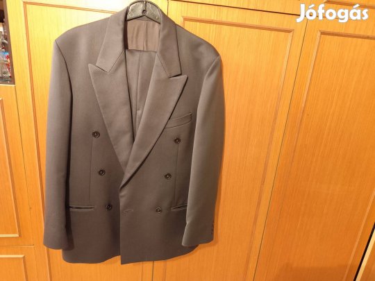 Hibátlan,csinos férfi öltöny (48-as)