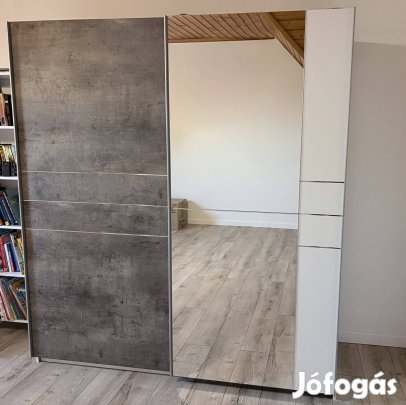 Hibátlan garbrob szekrény
