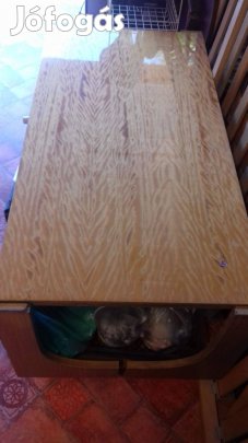 Hibátlan gurulós dohányzó asztal 110x50cm 55 magas 80-as évekből