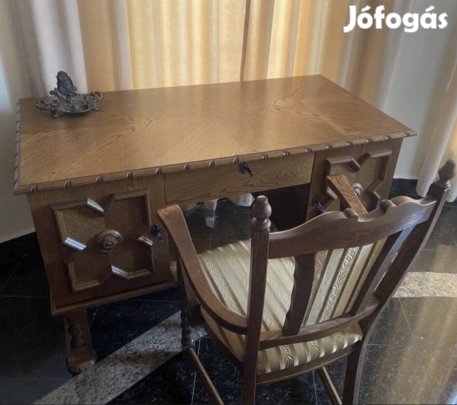 Hibatlan iroasztal szekkel elado