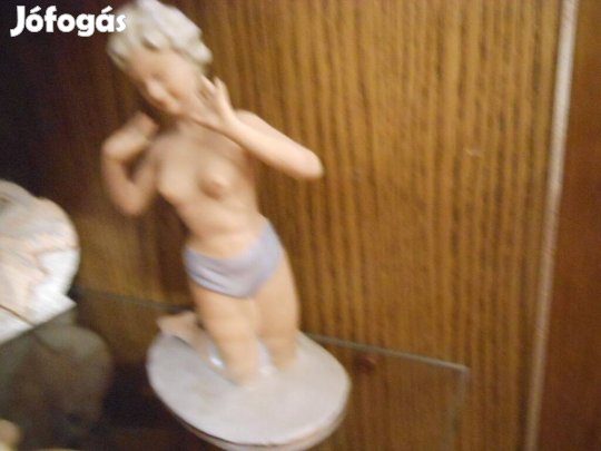Hibátlan német porcelán térdelő nőalak régi