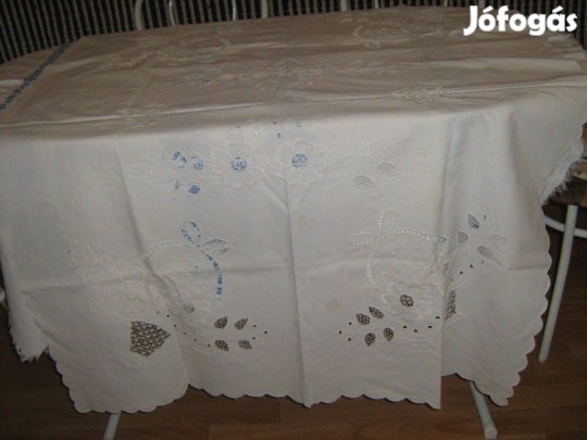 Hibátlan régi hímzett és azsúrozott asztalterítő lenvászon 110x130cm