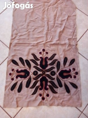 Hibátlan régi nemez rátétes ill nemezre hímzett asztaldíszek