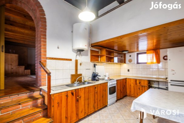 Hibátlan szerkezetű ház a belváros peremén