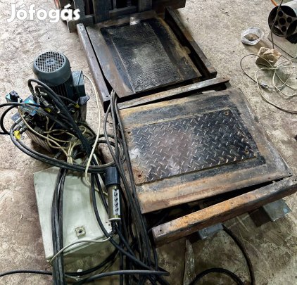 Hidraulikus futómű holtjátékvizsgáló 