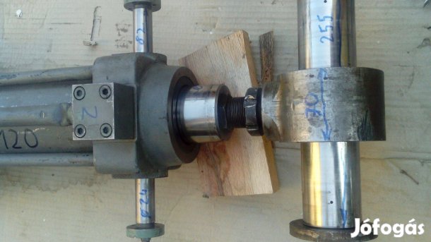 Hidraulikus munkahenger