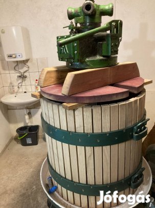 Hidraulikus szőlőprés