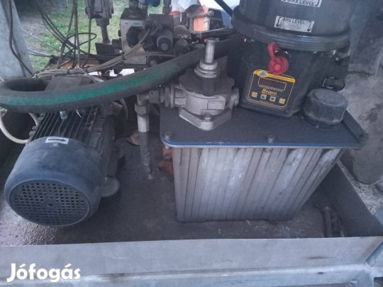 Hidroagregát eladó nő