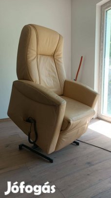 Himolla felállást segítő elektromos fotel