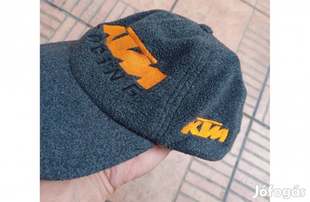 Hímzett KTM téli sapka