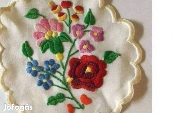 Hímzett asztalközép