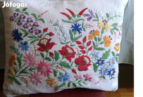 Hímzett díszpárna