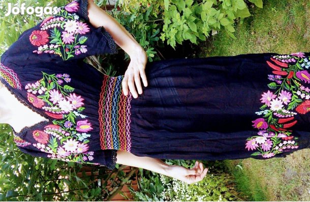 Hímzett kalocsai alkalmi ruha fekete népviselet női