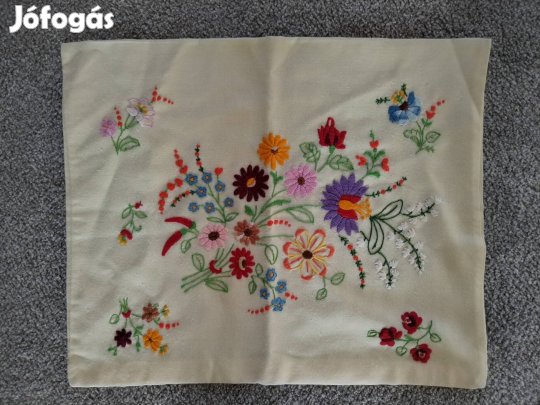 Hímzett kispárna huzat 50 x41 cm 