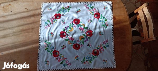 Hímzett terítő szett -1