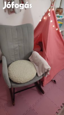 Hintaszék lábtartóval