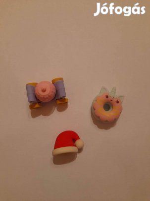 Hintó, mikulás sapka, fánk radír 400ft/db