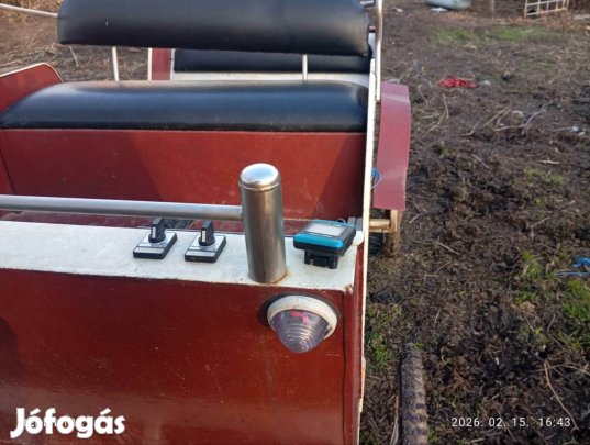 Hintó eladó vagy cserélhető fűnyíró traktorra  