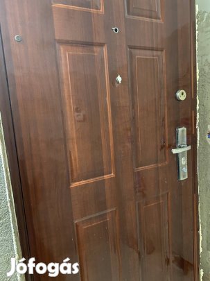 Hisec bejárati ajtó