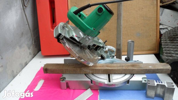 Hitachi Makita fokban dönthető, forgós, asztalra hordozós kör fűrész