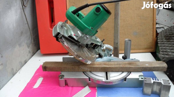 Hitachi gérfűrész 2x46 fok, plexis asztalra hordozh daraboló körfűrész