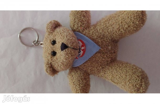 Hobbi plüss maci Dr. Oetker nyakkendővel, a fején kulcstartóval eladó