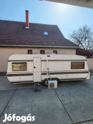 Hobby 92évj klímával elősátorral telepítésre. 