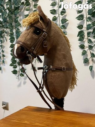 Hobby Horse, kötőfékekkel, kantárral, martingállal (+lekötő)