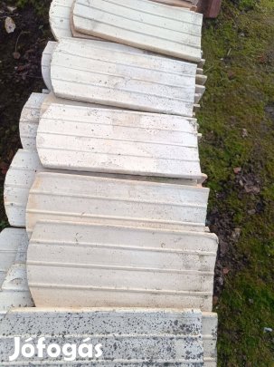 Hódfarkú cserép bontott tető fedő fedés anyag kerámia