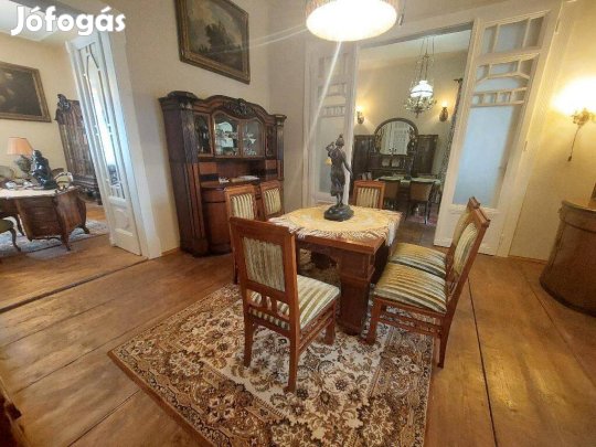 Hódmezővásárhelyen szépen felújított polgári ház kerttel, pincével