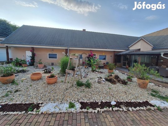 Hőgyészi eladó vegyesfalazatú családi ház