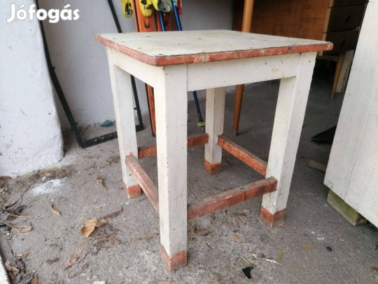 Hokedli retro fehér-bordó