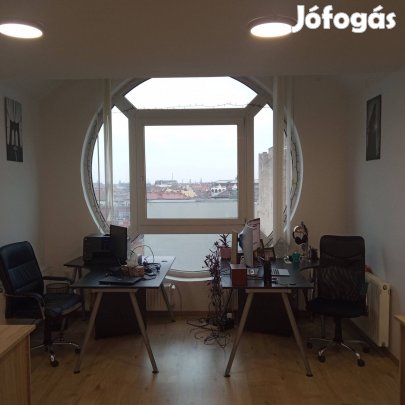 Hold utcában, lakás eladó