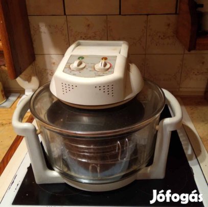 Hőlégkeveréses sütő, sok kiegészítő ráccsal. Normálisan működik,